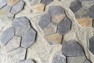 石の氷の割れ目と混沌とした石のパターンの違いは何ですか