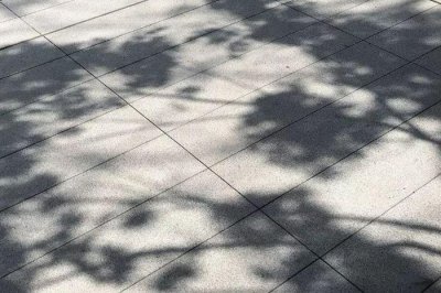 大理石の床の黒い継ぎ目を避けて対処する方法